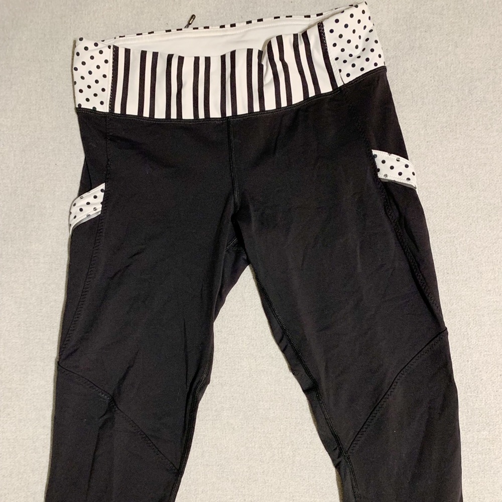 Lululemon Chase Me Run Crop Black/ White Capris